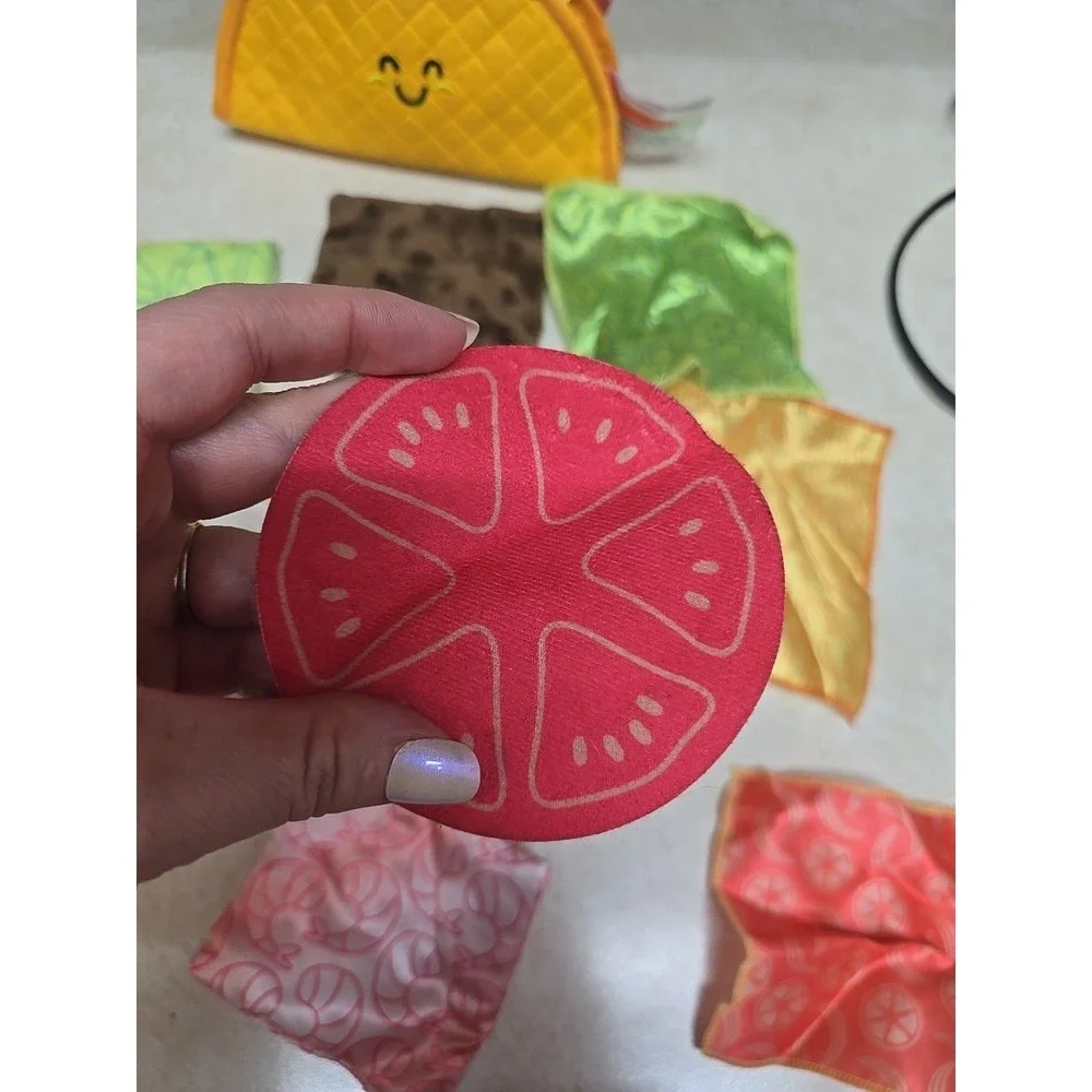 Melissa & Doug Multi-Sensory Soft Taco Fill & Spill Travel Infant Toddlers Toy‎
